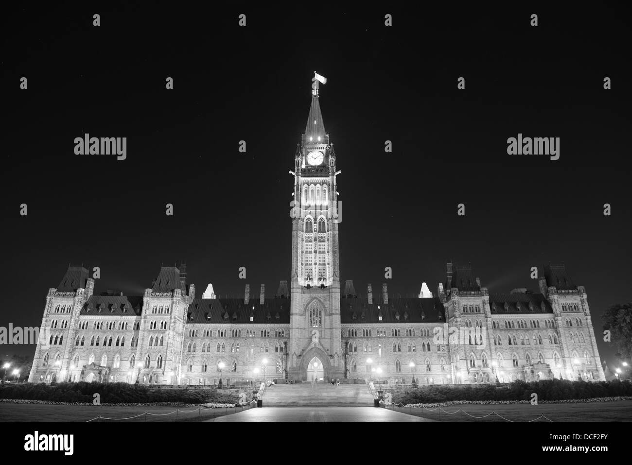 Parliament Hill building di notte in bianco e nero di Ottawa in Canada Foto Stock