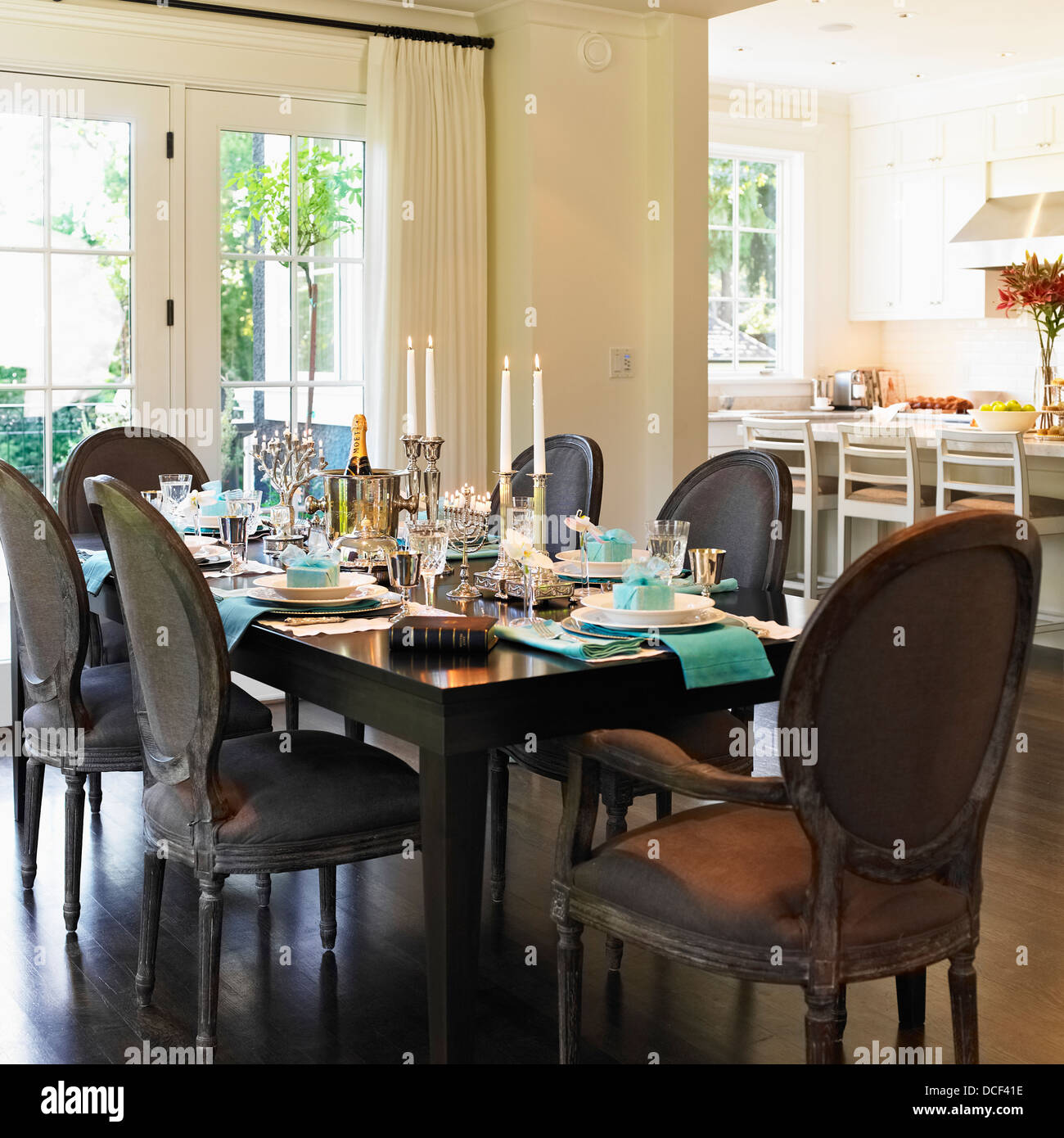 Tavolo da pranzo insieme per hanukkah celebrazione;Victoria Vancouver Island British Columbia canada Foto Stock