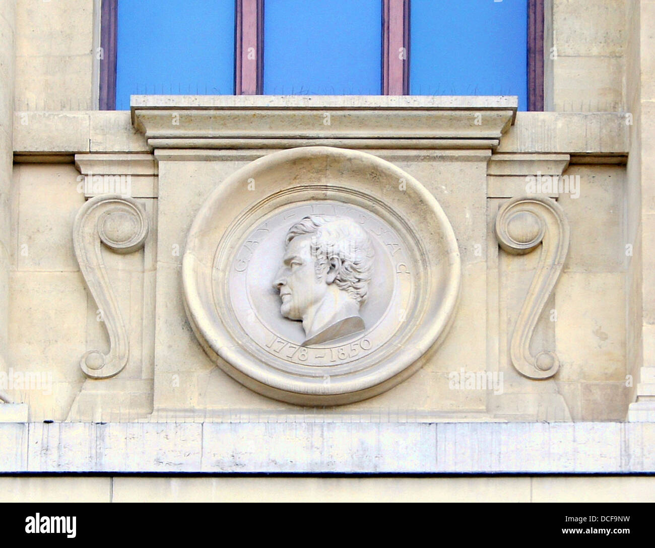 Gay-Lussac. Quinto (destra) e ultima mascheroni sulla facciata della Grande Galerie de l'evoluzione nel Jardin des Plantes di Parigi Foto Stock