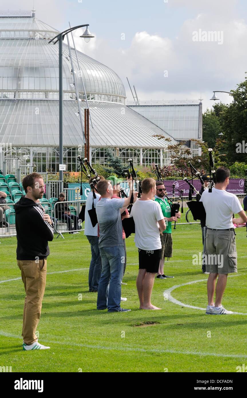 Glasgow, Scotland, Regno Unito, 16 Agosto, 2013. World Pipe Band Championships, Finale sessioni di pratica di ottenere in corso a Glasgow Green. Credito: Carr Douglas/Alamy Live News Foto Stock