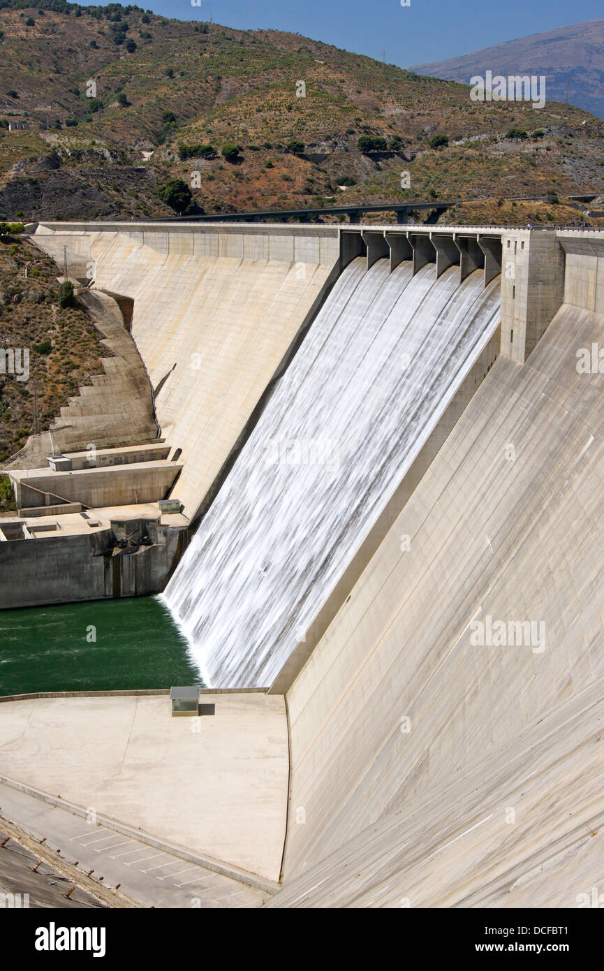 Regole diga sul rio Guadalfeo, Andalusia, provincia di Granada, Spagna Foto Stock