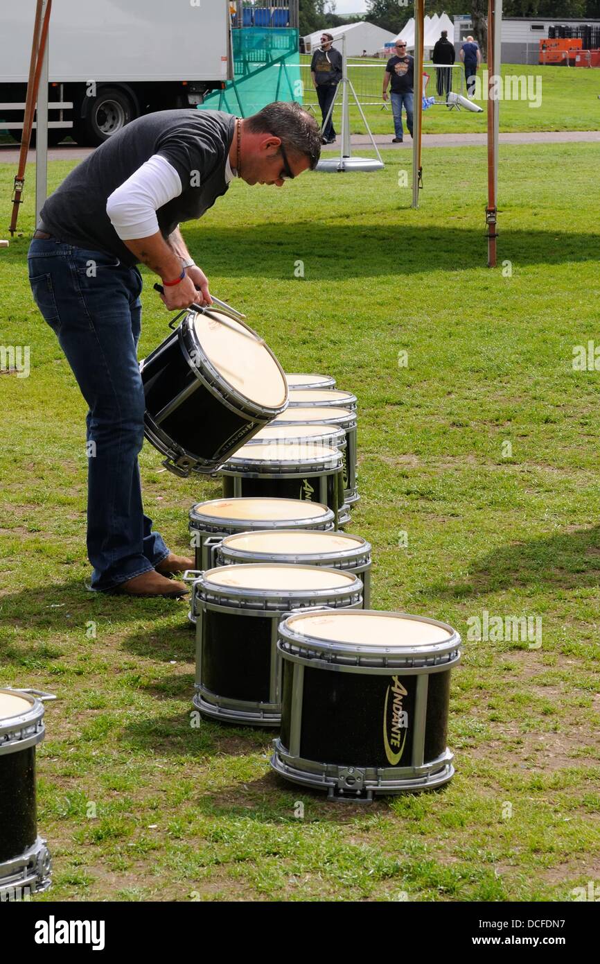 Glasgow, Scotland, Regno Unito, 16 Agosto, 2013. World Pipe Band Championships, Finale sessioni di pratica di ottenere in corso a Glasgow Green. Credito: Carr Douglas/Alamy Live News Foto Stock