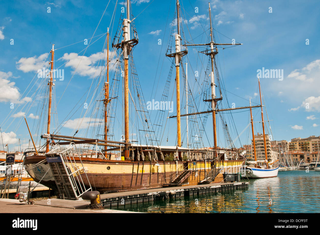 Nave a vela in Vieux Port, Marseille, Francia Foto Stock