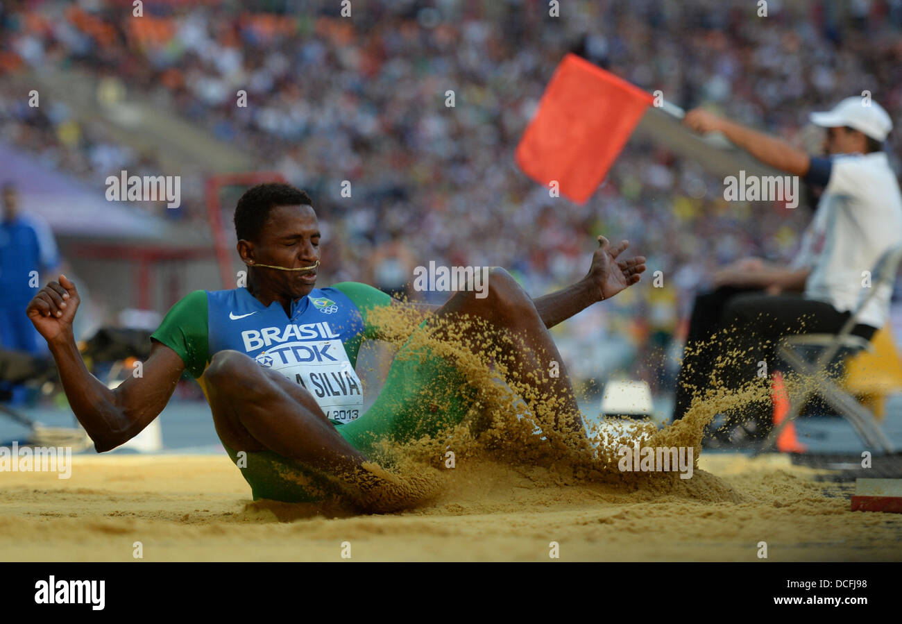 Mosca, Russia. 16 Ago, 2013. Mauro Vinicius da Silva del Brasile compete in Uomini Salto in lungo Finale in occasione della quattordicesima IAAF ai Campionati Mondiali di atletica di Luzhniki Stadium di Mosca, Russia, 16 agosto 2013. Foto: Bernd Thissen/dpa/Alamy Live News Foto Stock