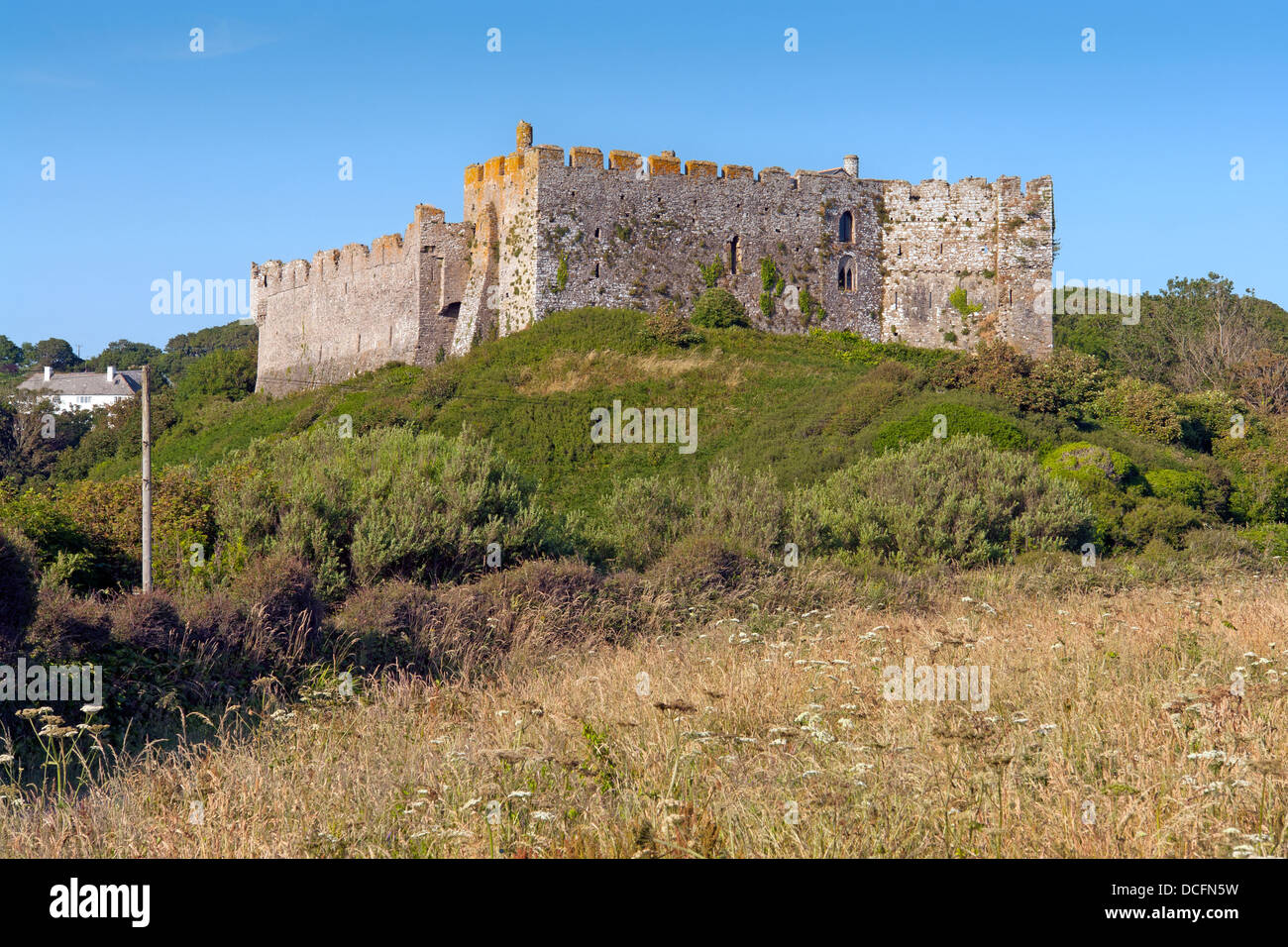 Manorbier Castle, Pembrokeshire. Sulla costa del Galles e del percorso entro il Pembrokeshire Coast National Park. Foto Stock