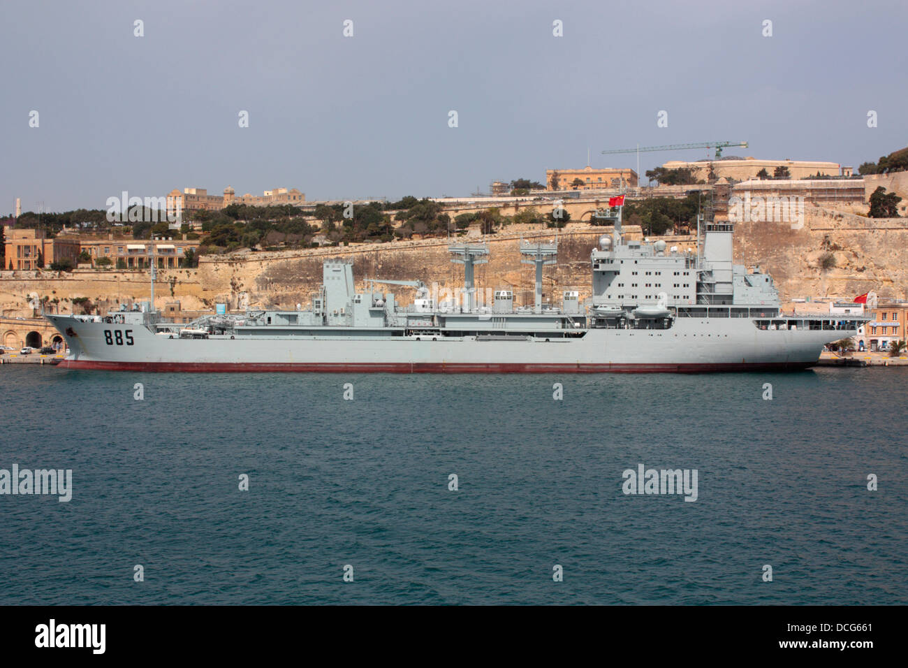 La marina militare cinese Qinghaihu oliatore (pennant numero 885) a Malta Foto Stock