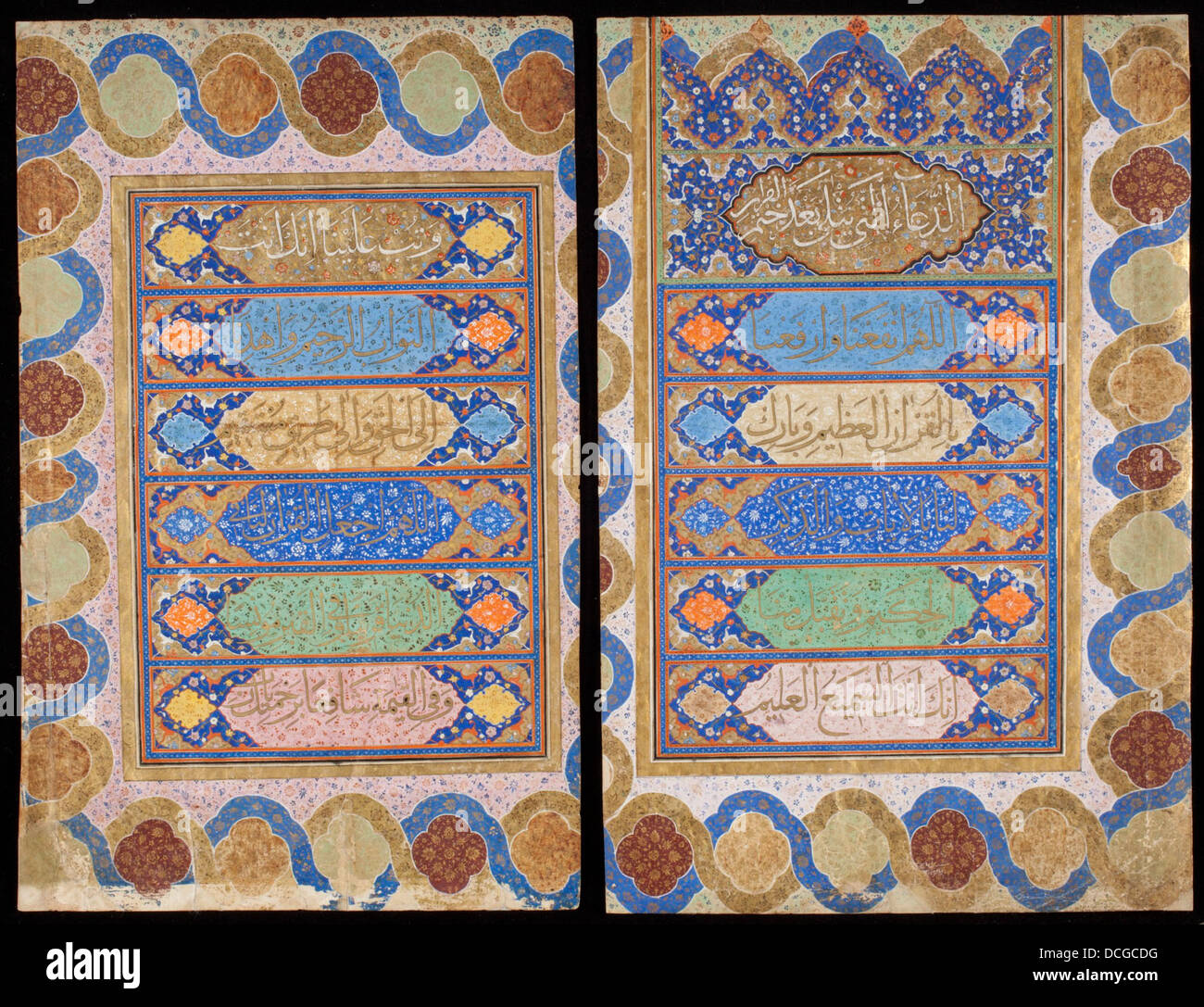 Corano folio, preghiere in oro thuluth all'interno di pannelli illuminati M.2010.54.1 (2 di 3) Foto Stock