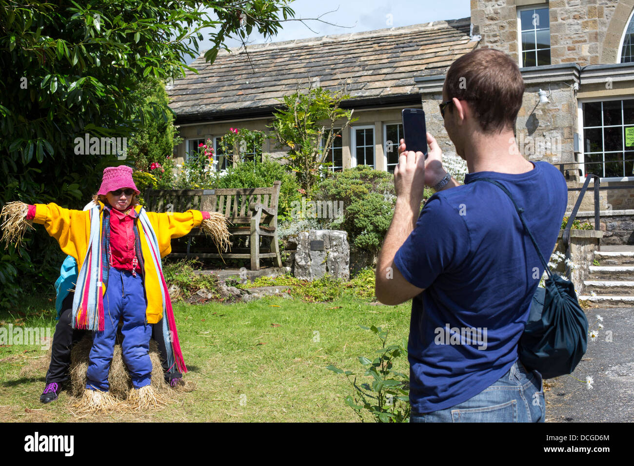 Kettlewell Spaventapasseri Festival estivo dello Yorkshire Foto Stock