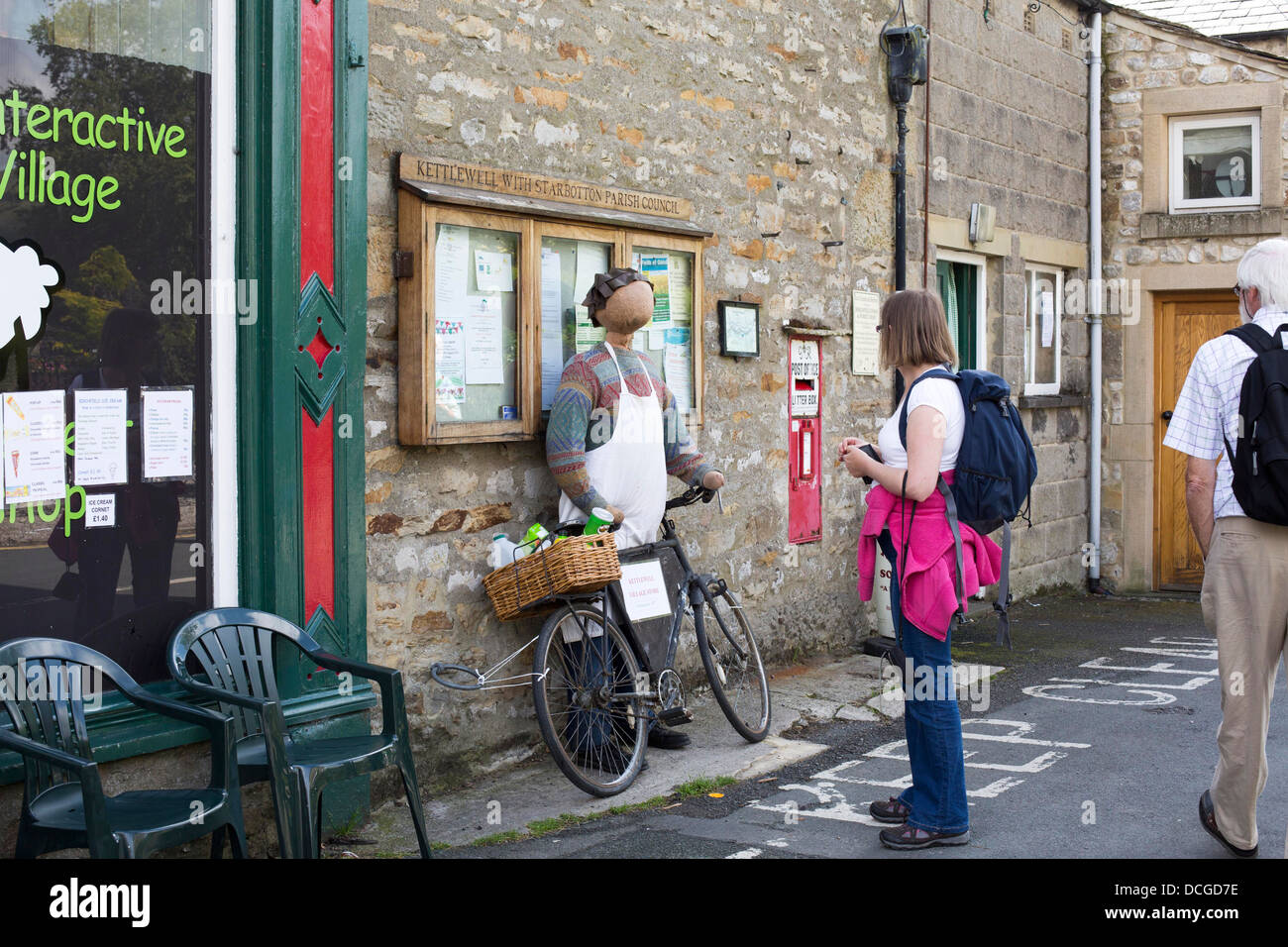 Kettlewell Spaventapasseri Festival estivo dello Yorkshire Foto Stock