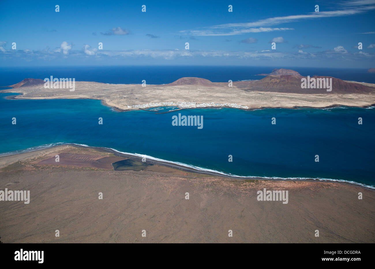 Vista dal Mirador del Rio guardando verso la Graciosa isola. Foto Stock