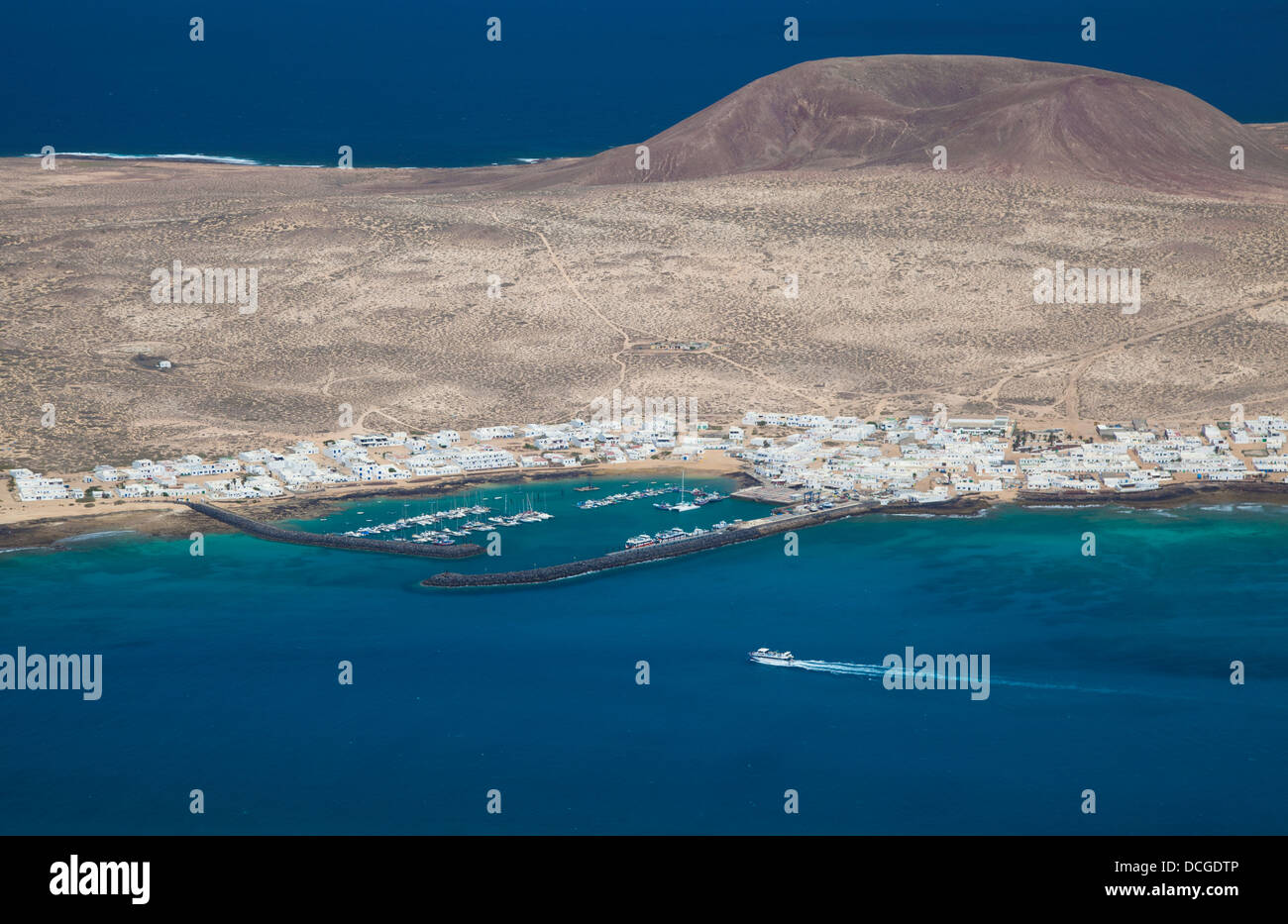 Vista dal Mirador del Rio guardando verso la Graciosa isola. Foto Stock