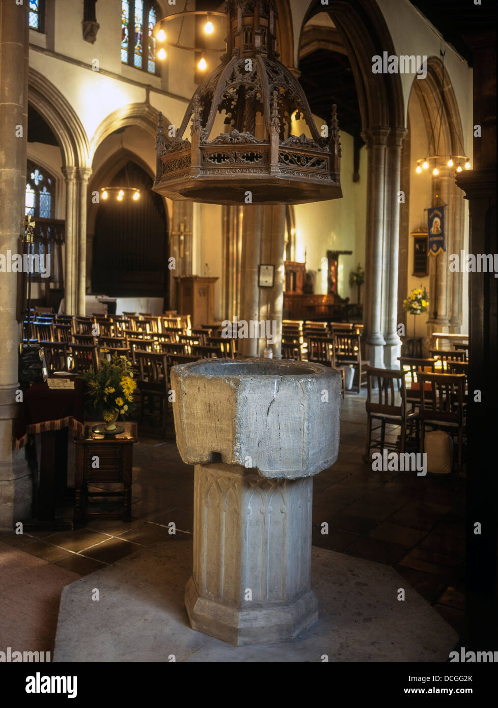 Font in cui Oliver Cromwell venne battezzata. Chiesa di tutti i santi, Huntingdon, Cambridgeshire. Foto Stock
