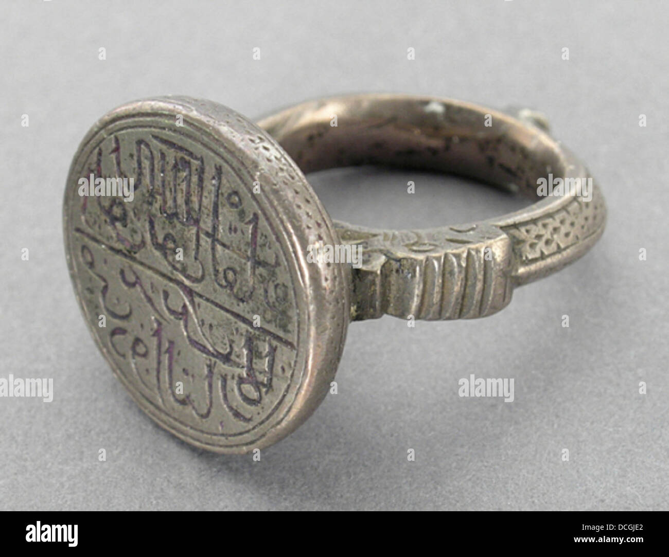 Questo antico anello di sigillo, alloggiato in LACMA, è un ottimo esempio di anelli di sigillo utilizzati nel mondo antico per scopi di autenticazione e identificazione. Foto Stock