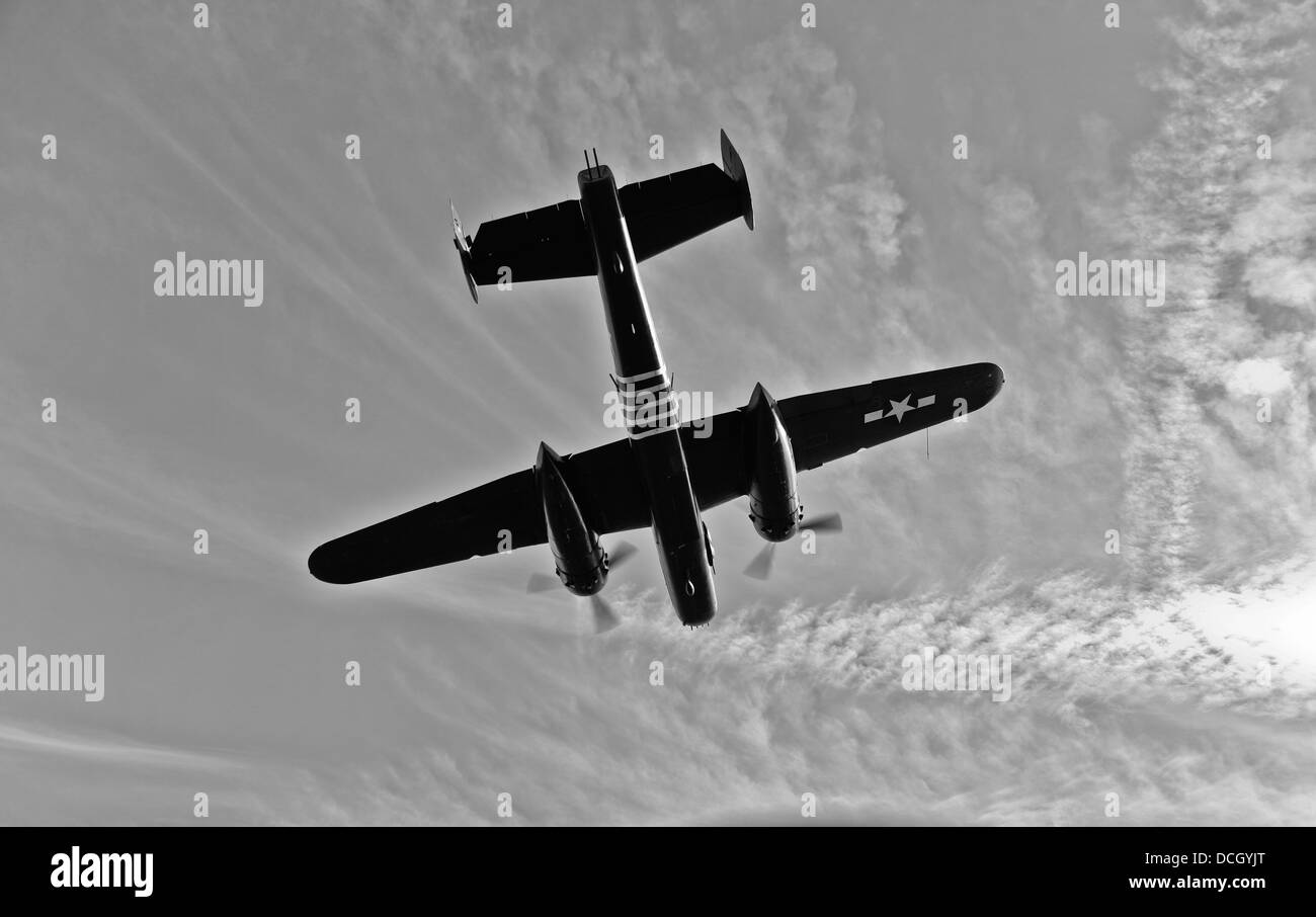 North American B-25G bombardiere Mitchell in volo vicino a Mesa, Arizona. Foto Stock