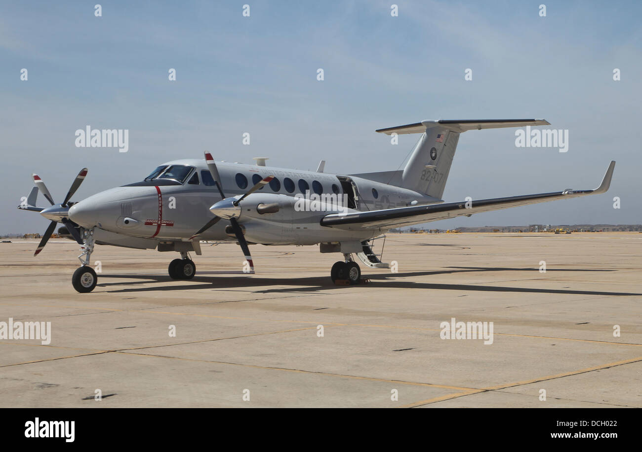 Un U.S. Navy UC-12W re aria aerei di utilità al Marine Corps Air Station Miramar, California. Foto Stock