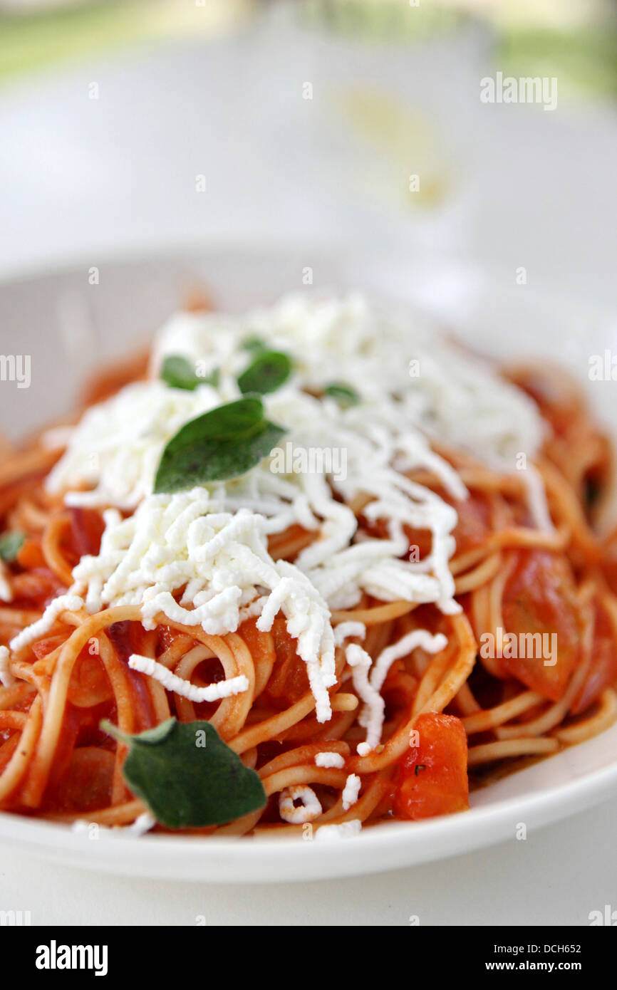 Un piatto di spaghetti e salsa marinara Foto Stock