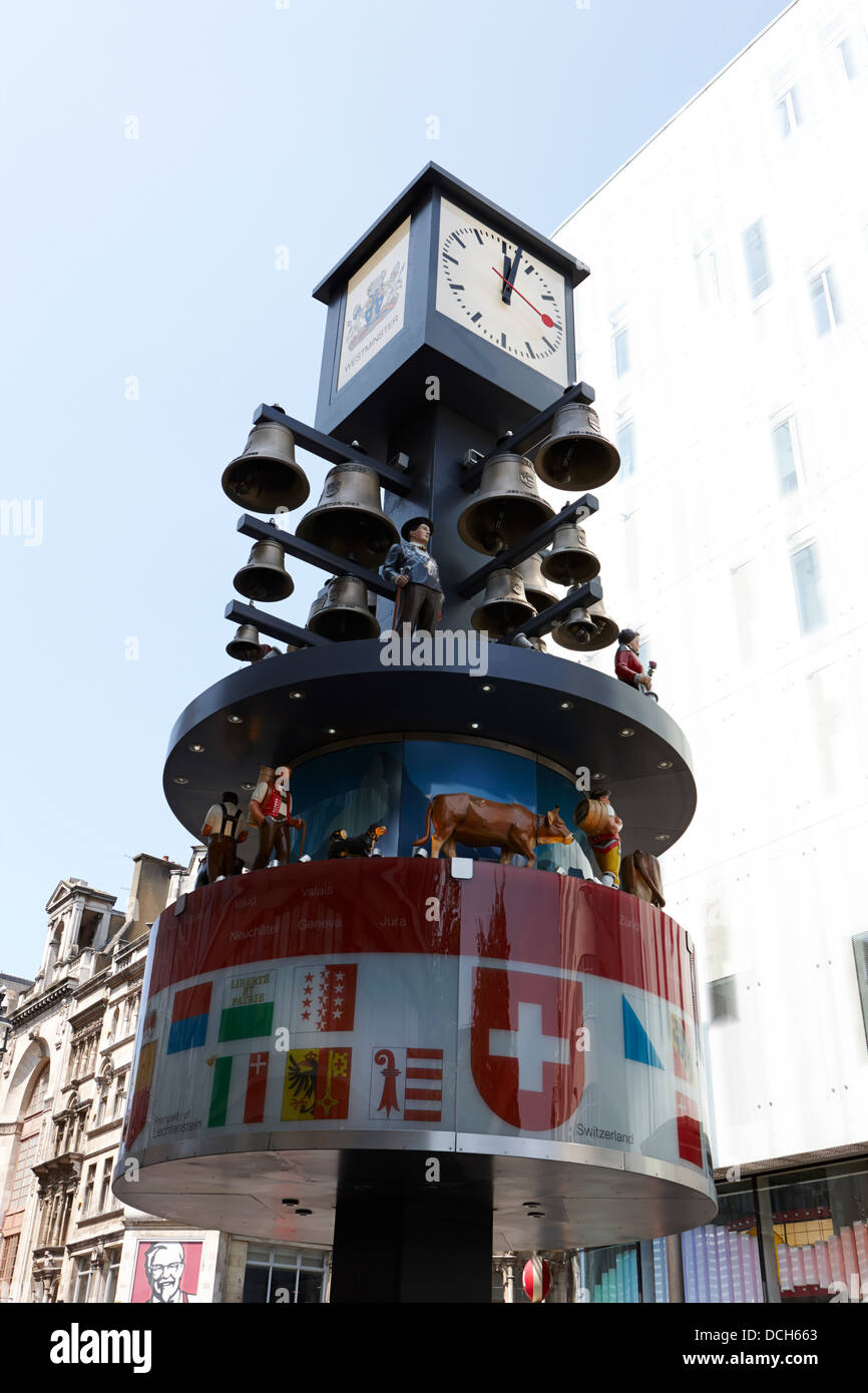 Orologio svizzero sulla corte elvetica leicester square Londra Inghilterra REGNO UNITO Foto Stock