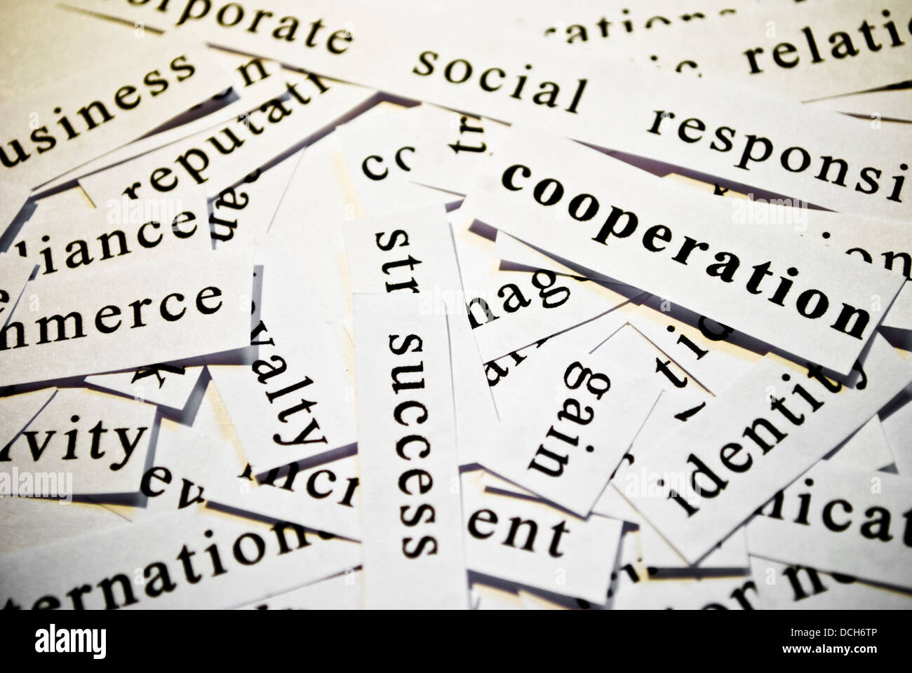 La cooperazione. Concetto di taglio-fuori parole correlate con le attività Foto Stock