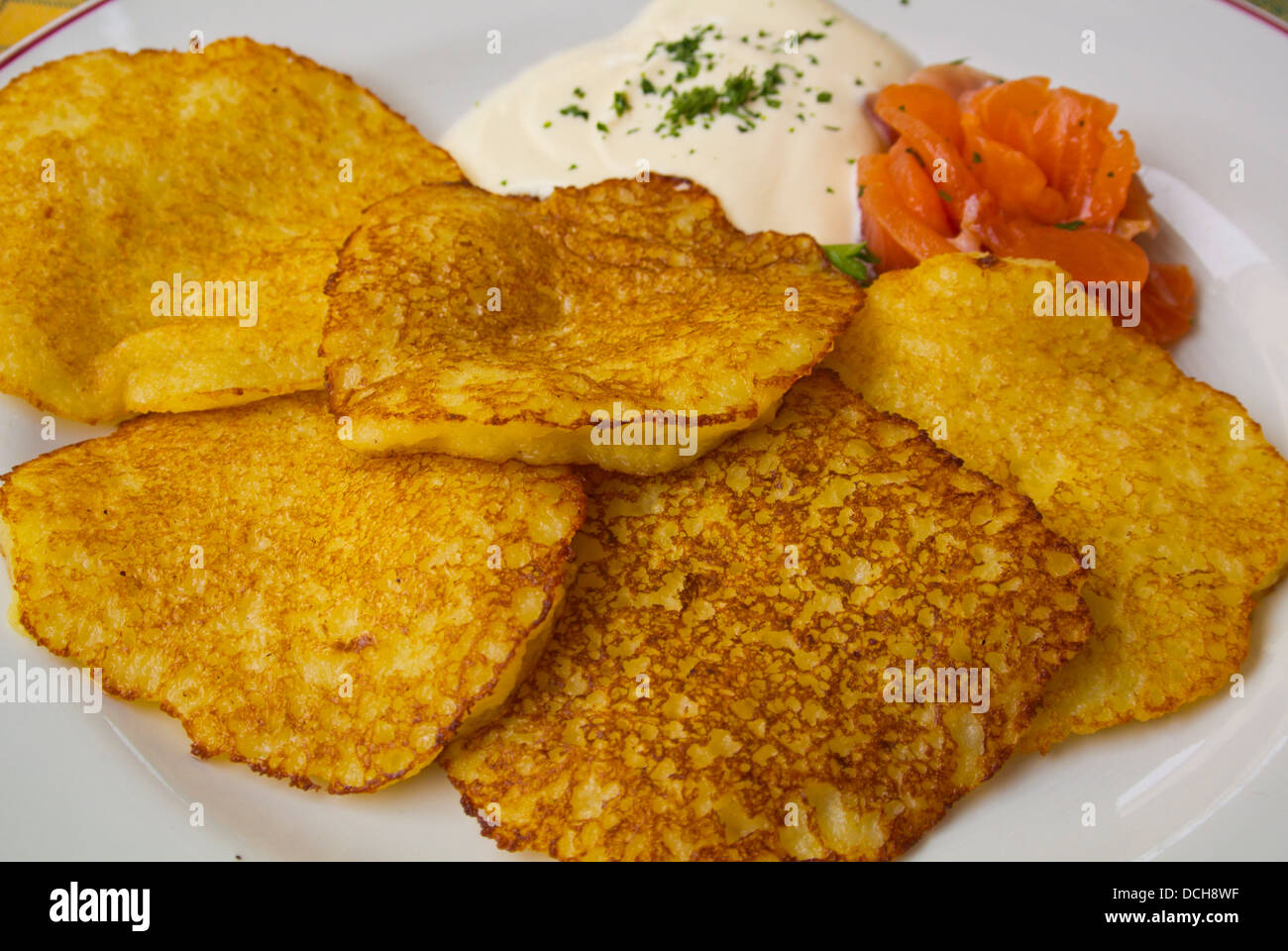 Cucina locale al ristorante Vilnius Lituania Europa Foto Stock