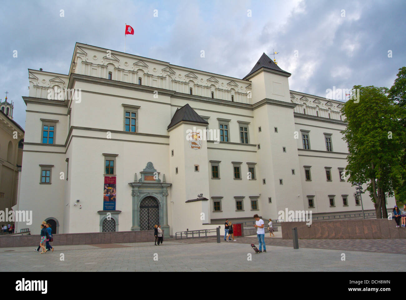 Palazzo dei Granduchi a Katedros Aikste piazza centrale di Vilnius Lituania Europa Foto Stock