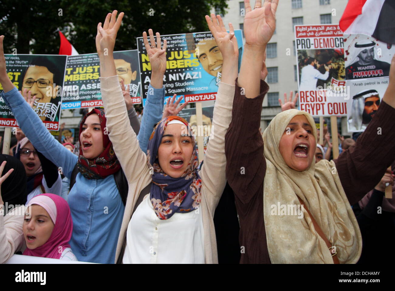 18 agosto 2013, Whitehall, Londra. Forum egiziano protesta degli attivisti in favore del deposto Mohamed morsi Foto Stock