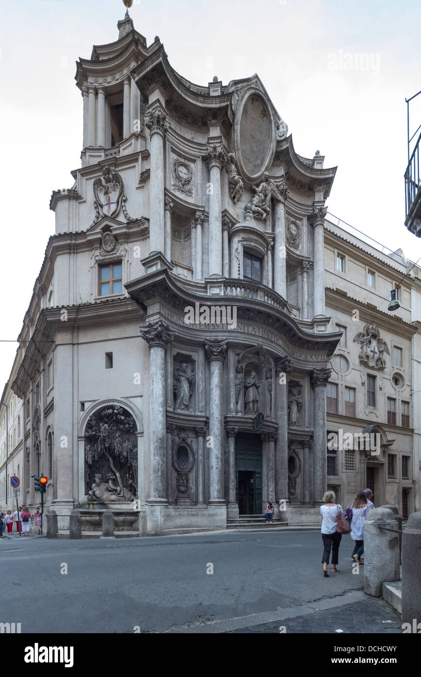 Esterno del Borromeo capolavoro, la chiesa di San Carlo alle Quattro Fontane, Roma, Italia Foto Stock