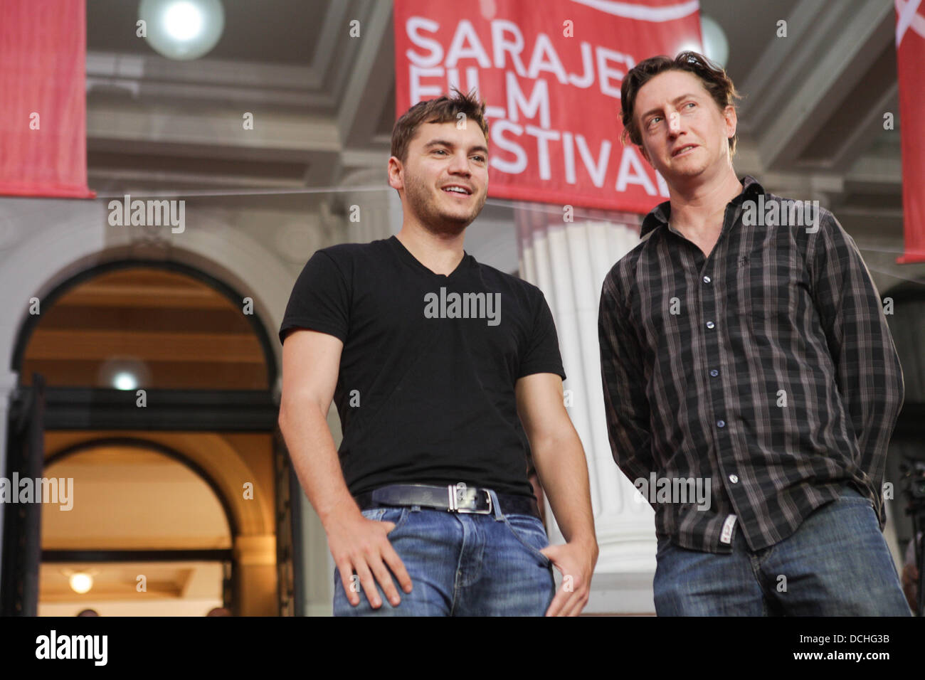 Sarajevo, Bosnia e Erzegovina, 18 Agosto, 2013. Attore Emile Hirsch e regista David Gordon Green sul tappeto rosso del XIX Festival del Film di Sarajevo. © Jasmin Bruto/Alamy Live News Foto Stock