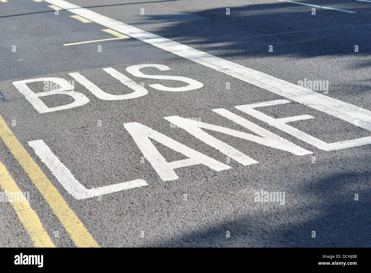 Corsia degli autobus road England Regno Unito Foto Stock