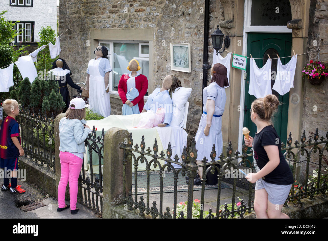 Kettlewell Spaventapasseri Festival estivo dello Yorkshire Foto Stock