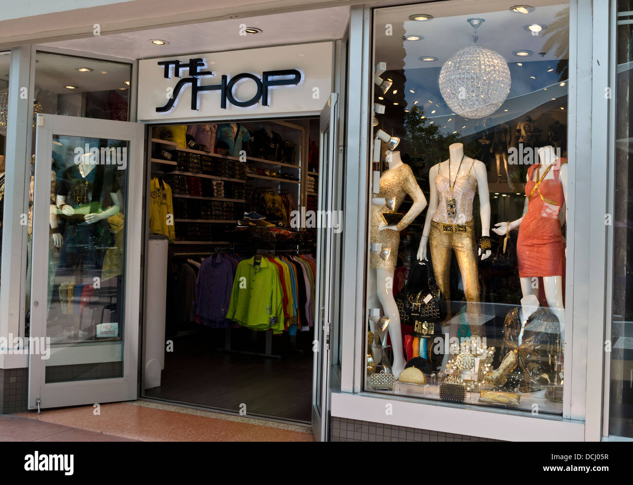 "Shop" uno dei molti piccoli negozi a South Beach, Miami, che includono appariscenti mode con un sacco di bling e vernici metallizzate. Foto Stock