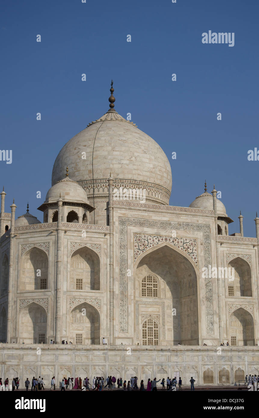 Taj Mahal bianco mausoleo di marmo - Agra, India un Sito Patrimonio Mondiale dell'UNESCO Foto Stock