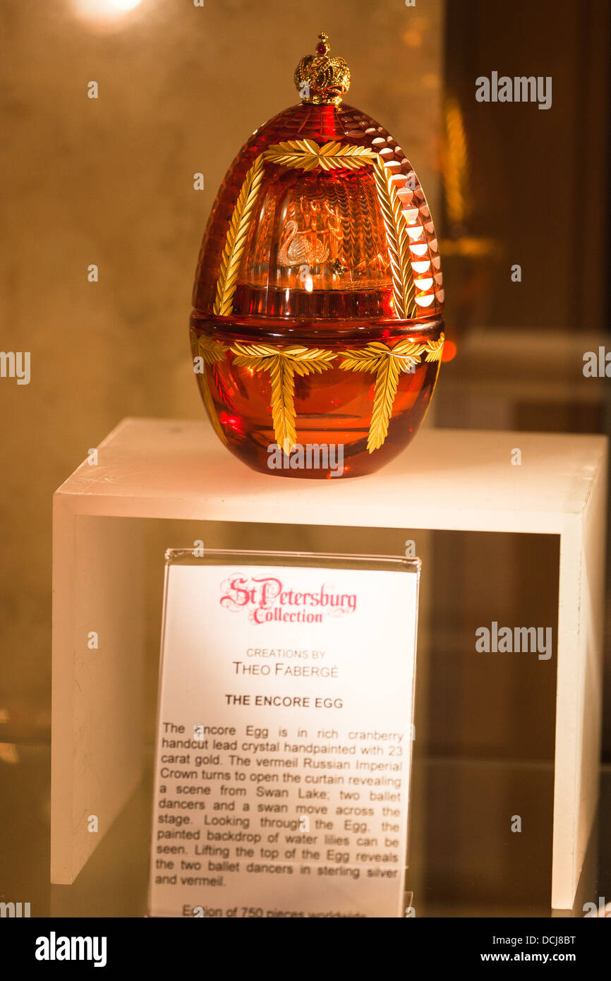 'L'Encore' uovo. Uovo di Faberge sul display.(scena da Swan Lake). Foto Stock