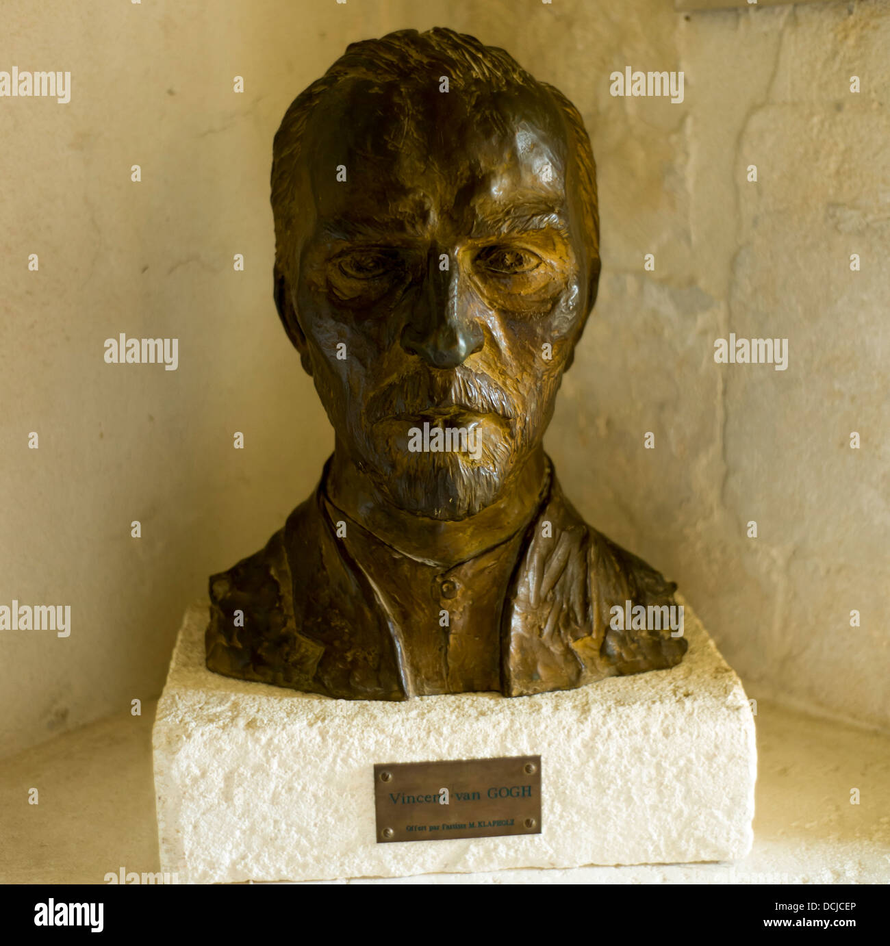 Un busto in bronzo di Vincent Van Gogh a Saint-Paul asilo, Saint-Rémy dove Van Gogh era un paziente per un anno Foto Stock