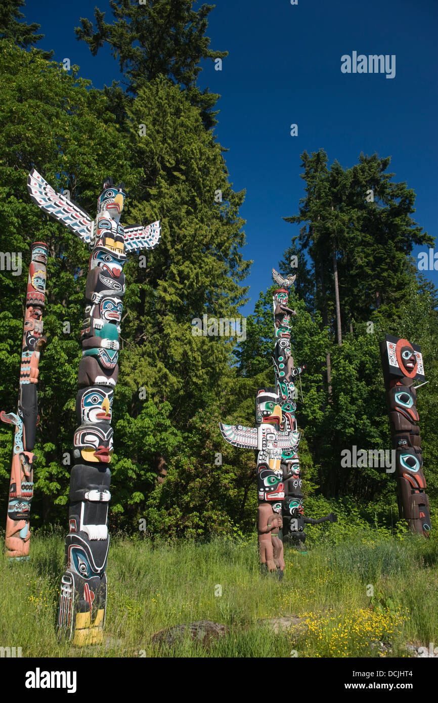 Gruppo di TOTEM TOTEM PARCO PUNTO BROCKTON Stanley Park a Vancouver British Columbia CANADA Foto Stock