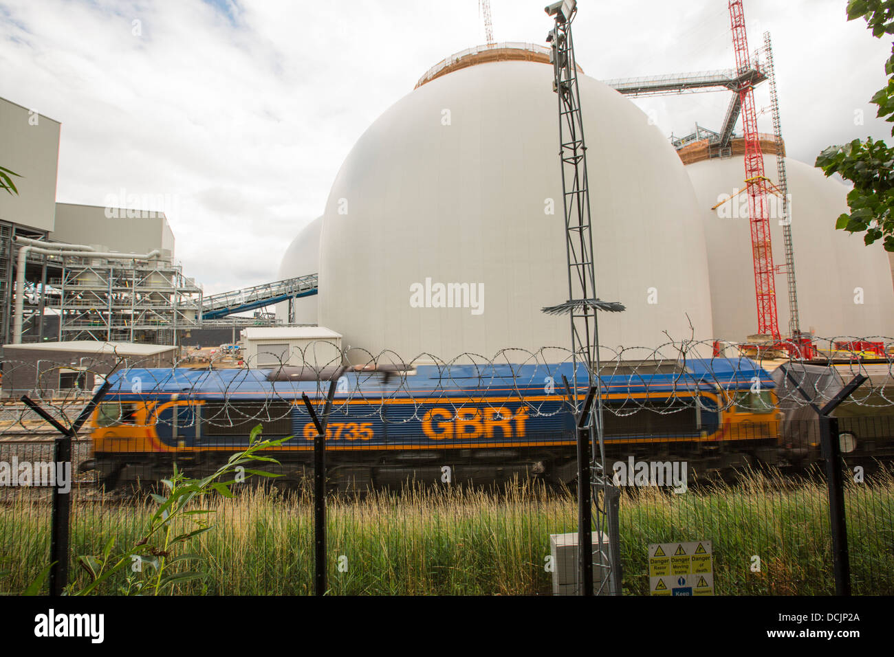 Nuovo biocarburante cupole di memorizzazione essendo costruito in corrispondenza di Drax power station in Yorkshire Regno Unito. Foto Stock