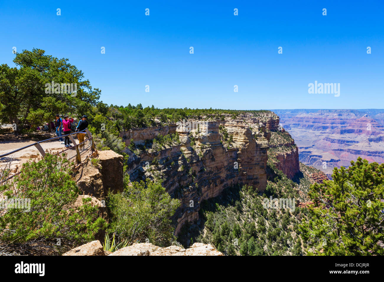 Vista verso Mather Point da East Rim Trail tra Mather & Yaki punti, South Rim, il Parco Nazionale del Grand Canyon, Arizona, Stati Uniti d'America Foto Stock