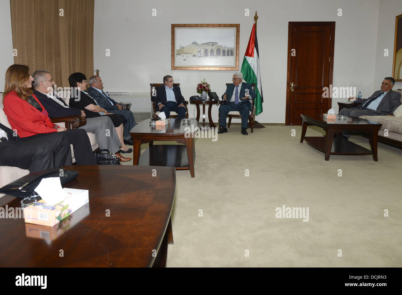 Ramallah, West Bank, Territorio palestinese. 19 Ago, 2013. Il presidente palestinese Mahmoud Abbas incontra il consiglio comunale di Nablus, in Cisgiordania città di Ramallah, Agosto 19, 2013 © Thaer Ganaim APA/images/ZUMAPRESS.com/Alamy Live News Foto Stock