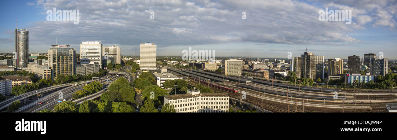 Essen, Ruhr-zona, vista panoramica del centro della città e dalla stazione ferroviaria principale. Foto Stock