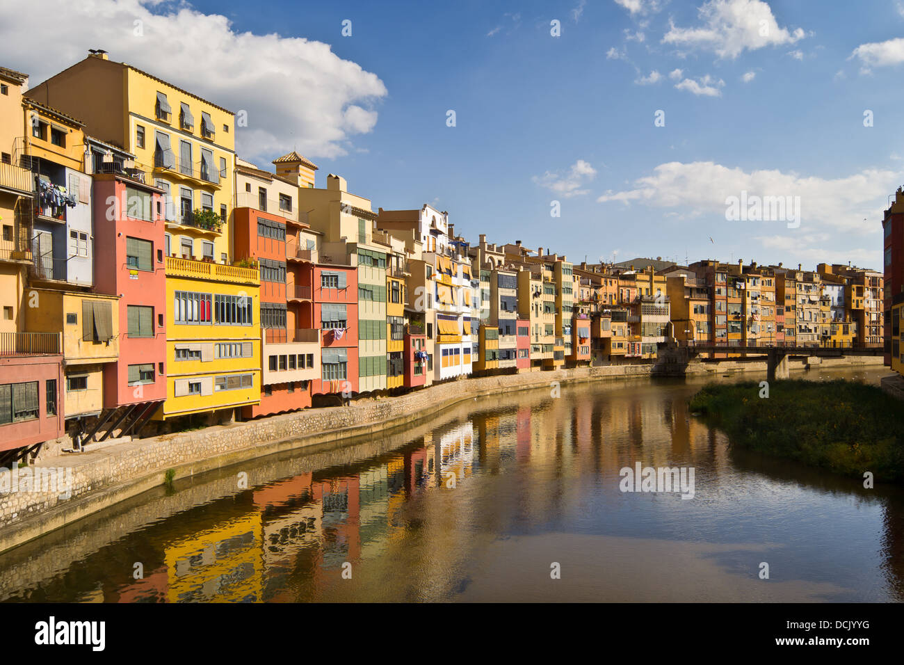 Case a colori a Girona e sul fiume Onyar, Catalogna, Spagna Foto Stock