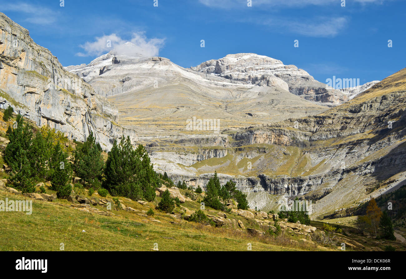 Vista sul Monte Perdido nel Parco Naturale Ordesa, pirenei spagnoli Foto Stock