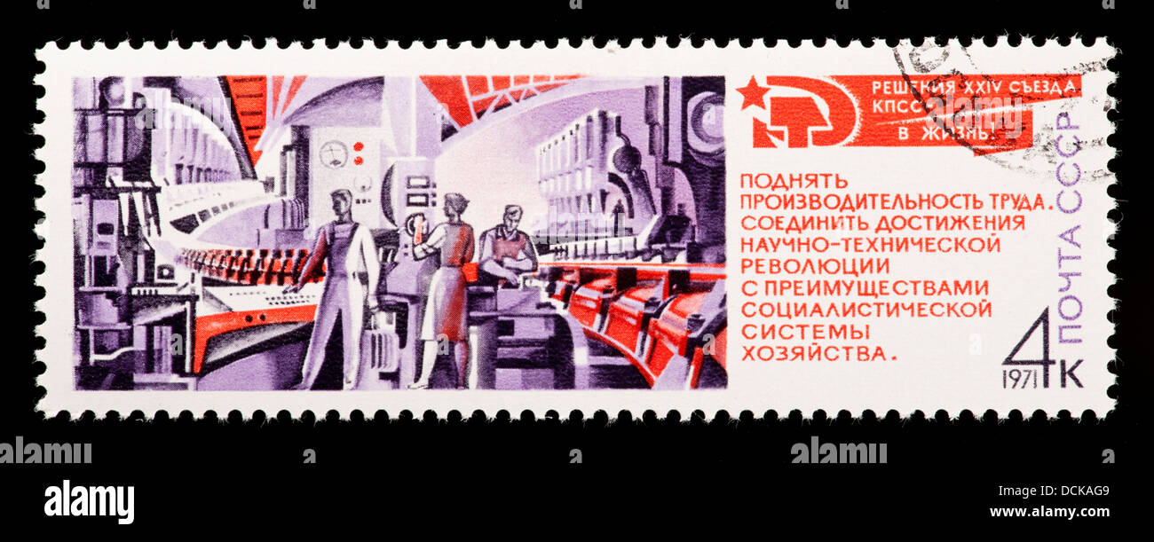 Francobollo dall'Unione Sovietica raffigurante un sistema automatico di centro di produzione. Foto Stock