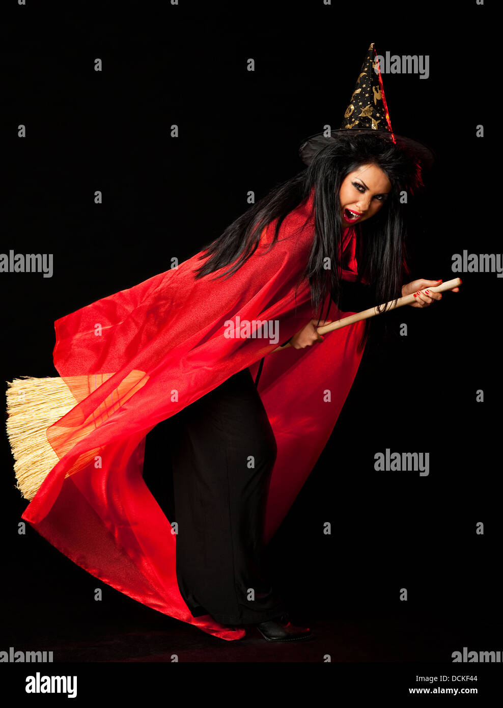 Strega su una scopa Foto Stock