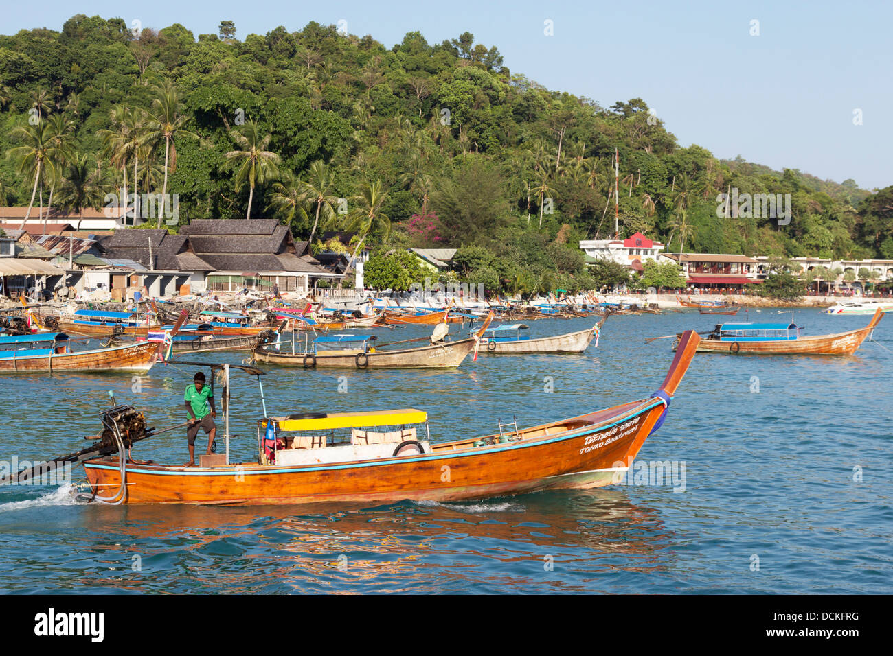Tonsai Villaggio Porto - Ko Phi Phi - Tailandia Foto Stock