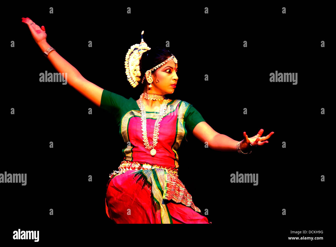 Danza indiana immagini e fotografie stock ad alta risoluzione - Alamy
