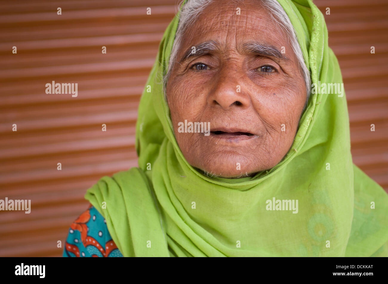 Anziana signora indiana - Jaipur, Rajasthan, India Foto Stock