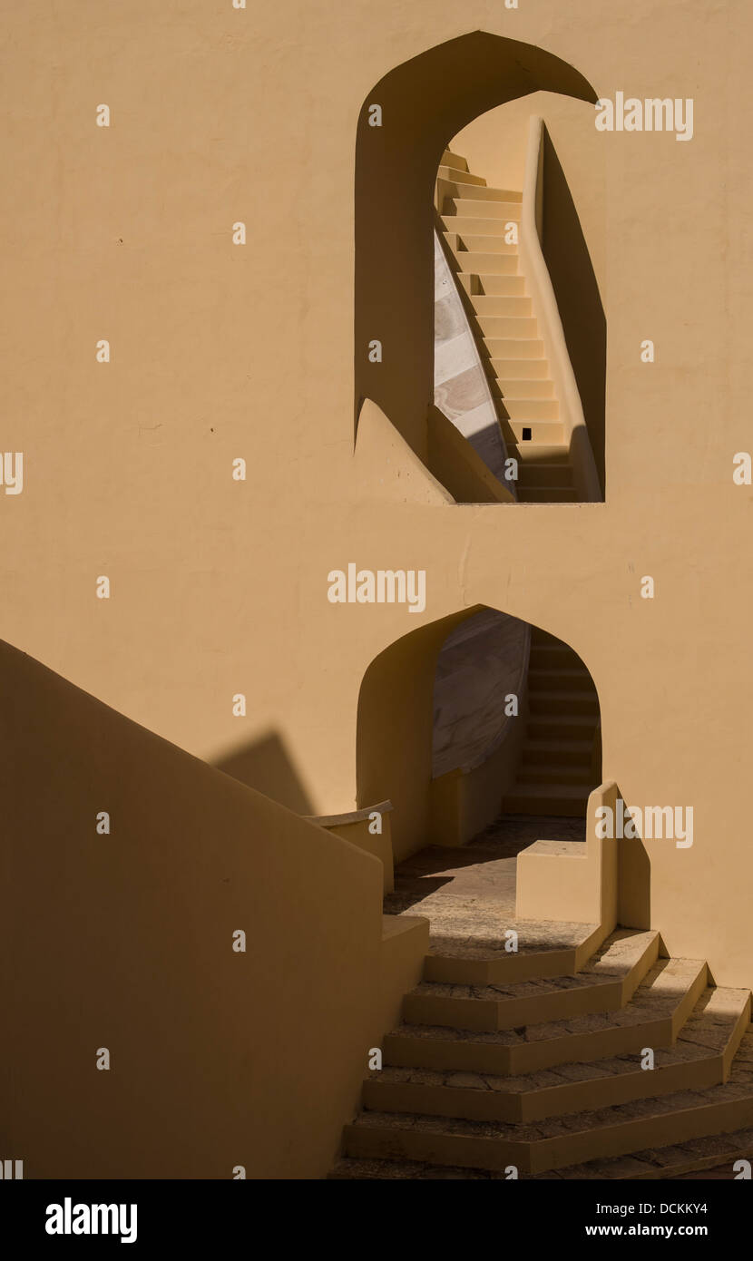 Dispositivi astronomici a Jantar Mantar Observatory - Jaipur, Rajasthan, India Foto Stock