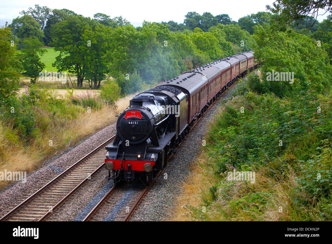 LMS Stanier Class 8F 48151, treno a vapore vicino a Scotby, Carlisle, Cumbria, England, Regno Unito Foto Stock