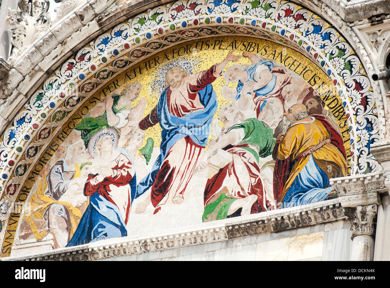Dettaglio dei mosaici sulla facciata della Basilica di San Marco, Venezia Foto Stock