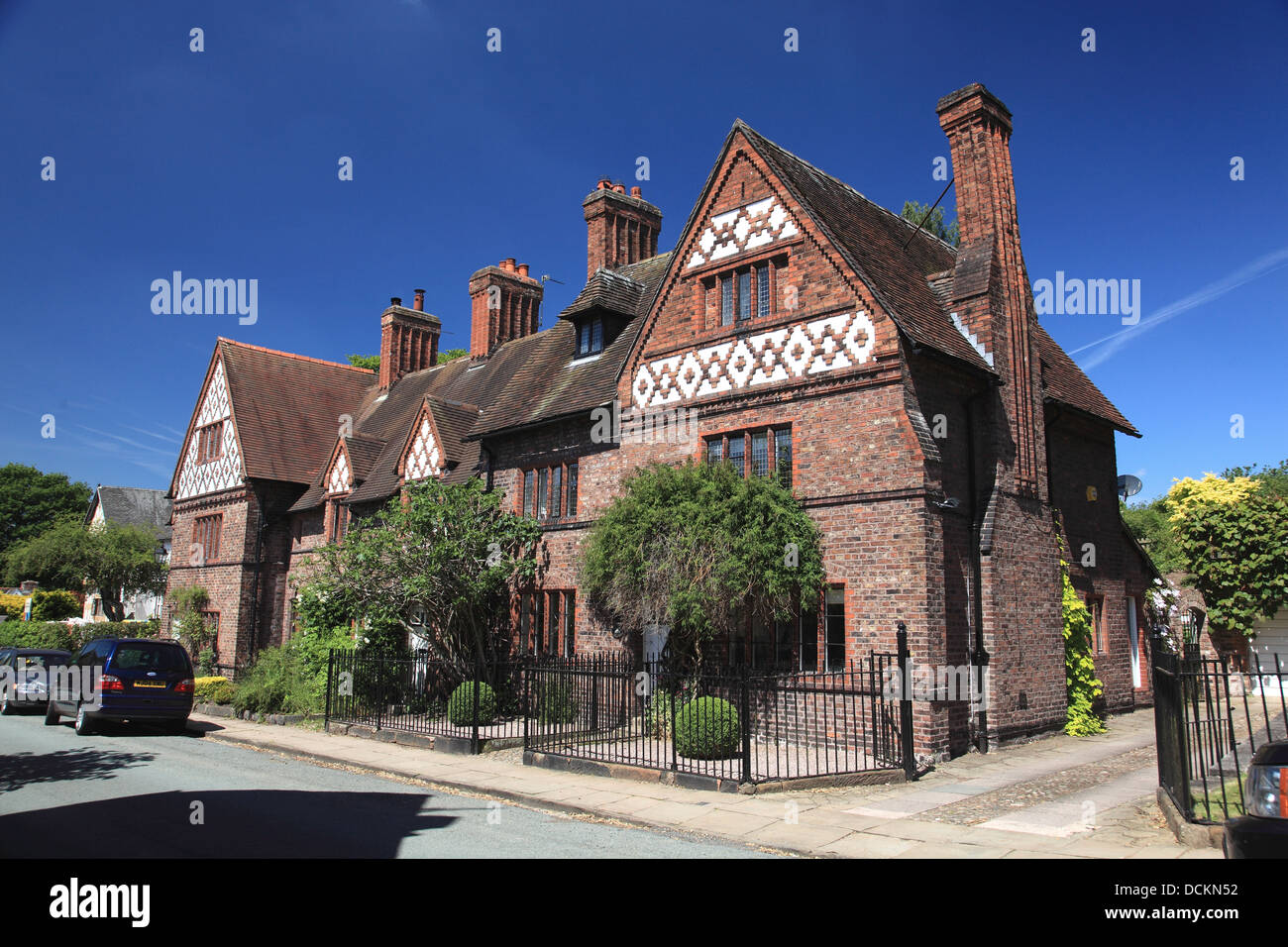 Le case e villette di 54-57 High Street nel grazioso villaggio di grande Budworth, vicino a Northwich, Cheshire Foto Stock
