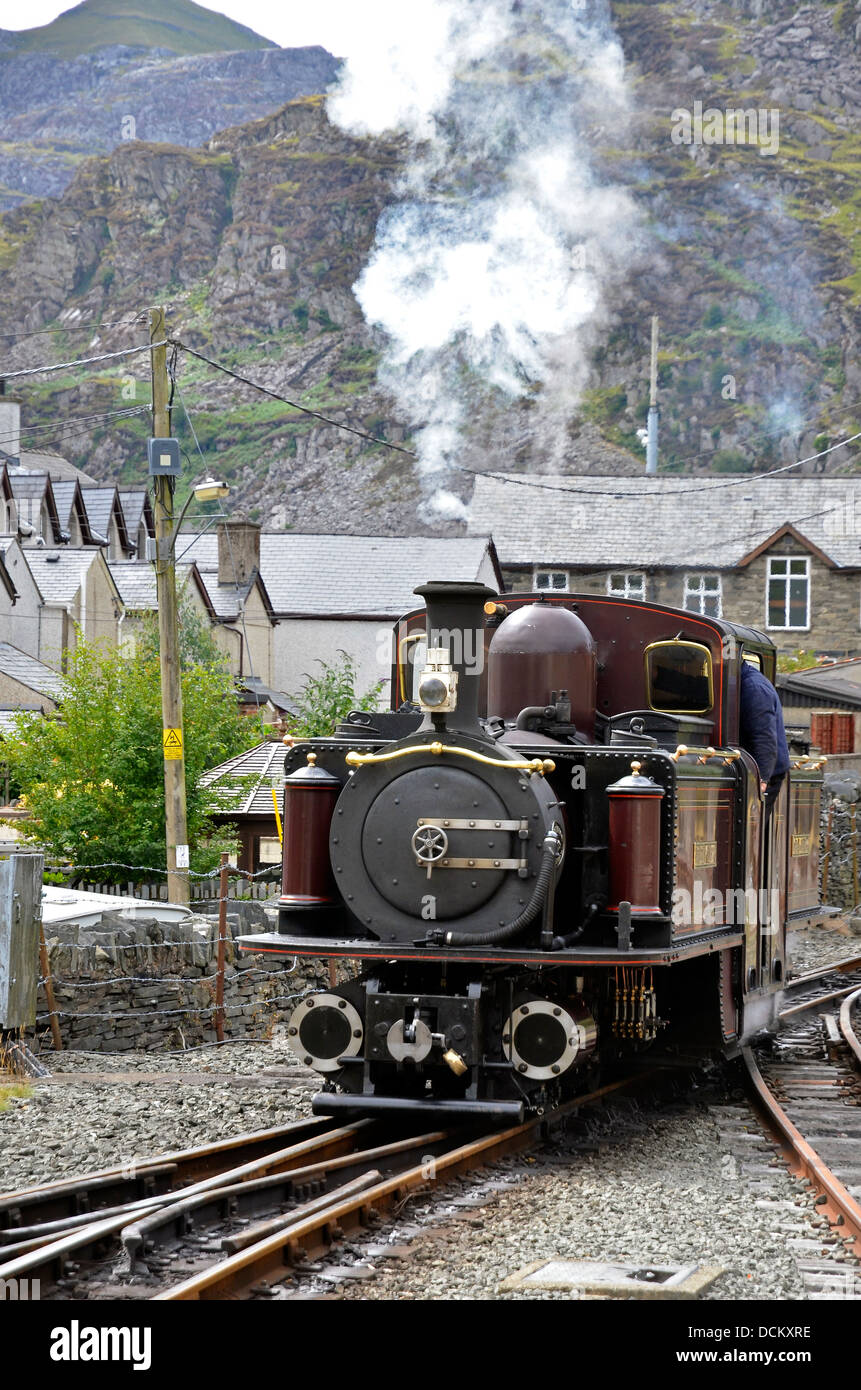 Ffestiniog Railway Double Fairlie steam loco a Blaenau Ffestiniog Stazione, Gwynedd, Galles Foto Stock